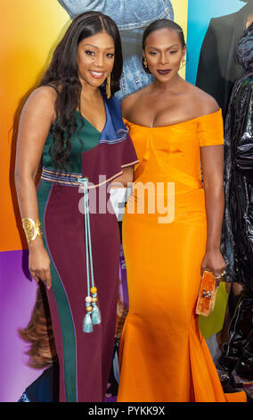 New York, Stati Uniti d'America. 28 ottobre, 2018. Tiffany Haddish e Tika Sumpter frequentare la prima mondiale di "Nessuno il fool' al AMC Lincoln Square a New York City il 28 ottobre 2018. Credito: Jeremy Burke/Alamy Live News Foto Stock