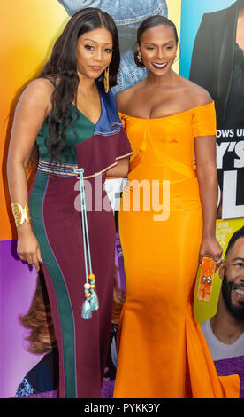 New York, Stati Uniti d'America. 28 ottobre, 2018. Tiffany Haddish e Tika Sumpter frequentare la prima mondiale di "Nessuno il fool' al AMC Lincoln Square a New York City il 28 ottobre 2018. Credito: Jeremy Burke/Alamy Live News Foto Stock