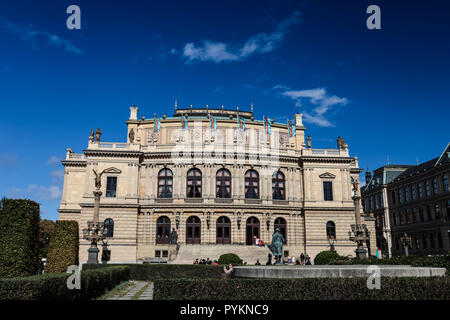 Gallerie Rudolfinum è un neo-rinascimentale museo statale di arti visive contemporanee situato in Praque/Praha Foto Stock