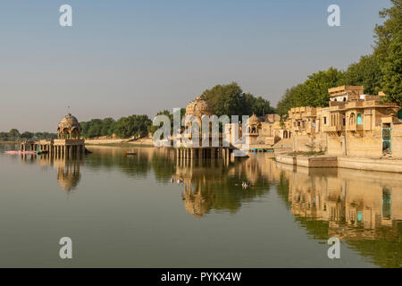 Gadisar Lake, Jaisalmer, Rajasthan, India Foto Stock