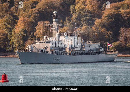 HMS Montrose lasciando Plymouth per un 3 anno di distribuzione. Foto Stock