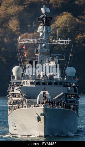 HMS Montrose lasciando Plymouth per un 3 anno di distribuzione. Foto Stock