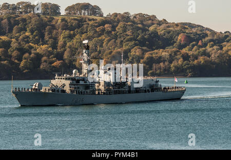 HMS Montrose lasciando Plymouth per un 3 anno di distribuzione. Foto Stock