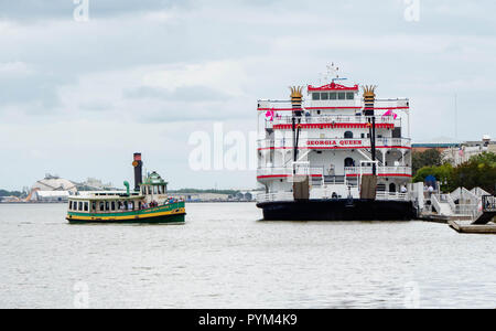 Il re di Susie Taylor traghetto passato a vela la Georgia Regina replica battello a vapore sul Fiume Savannah Savannah in Georgia negli Stati Uniti Foto Stock