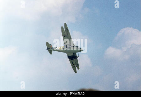 De Havilland Dragon Rapide Mark 3 G-biplano AHGD aeromobili leggeri a Shuttleworth Collection air show, Old Warden aerodrome, Bedfordshire, Inghilterra, luglio 1982, si è schiantato 1991 Foto Stock