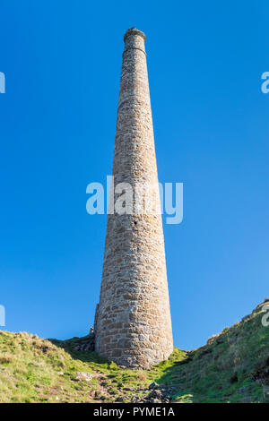 Cornovaglia Botallack miniere miniera di stagno camino England Regno Unito GB Europa Foto Stock