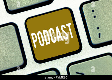 Testo della scrittura Podcast. Concetto significato Online media di trasmissione di intrattenimento multimediale audio digitale. Foto Stock