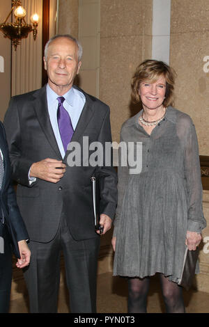 Premiazione di 'Siegfried Lenz Preis' 2018, Rathaus Amburgo Verleihung des Siegfried Lenz Preises 2018, Rathaus Hamburg offre: Richard Ford, Kristina Ford dove: Amburgo, Germania Quando: 28 set 2018 Credit: Becher/WENN.com Foto Stock