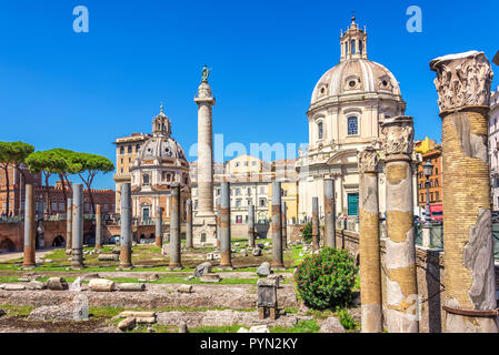 Il Foro di Traiano, Colonna di Traiano e la Basilica Ulpia di Roma Foto Stock