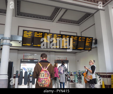 CAMBRIDGE, Regno Unito - circa ottobre 2018: Cambridge stazione ferroviaria Foto Stock