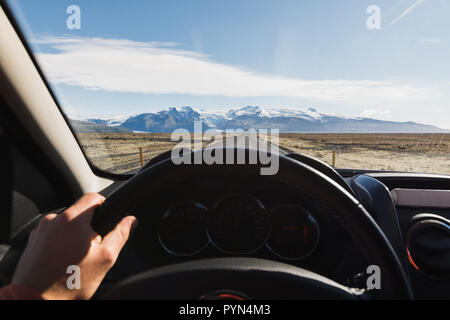 Vista dal sedile del conducente su Skaftafellsjokull parte del ghiacciaio Vatnajokull in Skaftafell national park, Islanda. Foto Stock