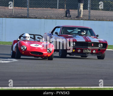 Mark Godfrey, Ginetta G4, Nick Savage, Chevrolet Camaro, Storico Road Sport, Silverstone Finals gara storica riunione, Silverstone, ottobre 2018, ca Foto Stock