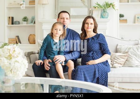 La famiglia felice. La nonna e la figlia della madre, padre Foto Stock