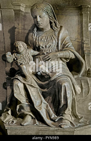 Madonna in trono con il bambino, 1450-1500 Gasparo Cairano xv secolo nel Museo di Arte Antica del Castello Sforzesco - Castello Sforzesco di Milano Italia Foto Stock