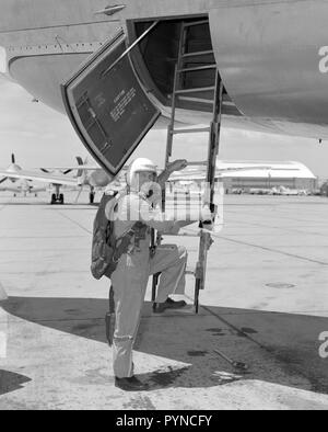 Dal 10 dicembre 1966, fino al suo pensionamento nel febbraio 27, 1976, Stanley P. Butchart servita come Chief (più tardi, Direttore) delle operazioni di volo della NASA a volo del Centro di Ricerca (rinominato il 26 marzo 1976, la Hugh L. Dryden Flight Research Center). Foto Stock