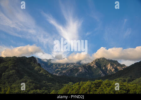 Il Diamante Montagne in North-Korea confine con la parte meridionale del paese e sono tra le più belle le gamme della montagna in entrambe le due Coree Foto Stock