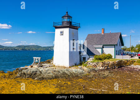 Grindle punto luce su Islesboro isola nella baia di Penobscot nel Maine negli Stati Uniti Foto Stock