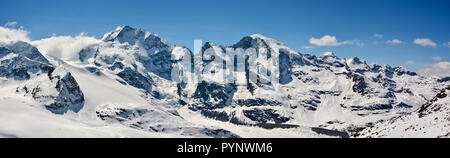 Il Piz Bernina e picchi di Morteratsch nelle Alpi Svizzere Foto Stock