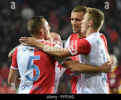 Praga, Repubblica Ceca. 29 ott 2018. Utkani 13. kola prvni fotbalove ligy: Slavia Praha - Dukla Praha, 29. rijna 2018 v Praze. Hraci Slavie se raduji z prvniho golu. Foto Stock