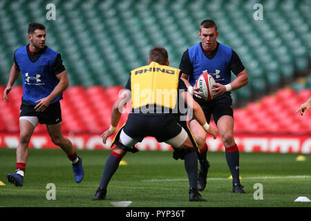 Cardiff, Regno Unito. 29 ott 2018. Dan Lydiate del Galles in azione.galles di rugby di formazione presso il Principato Stadium di Cardiff , Galles del Sud da lunedì 29 ottobre 2018. Il team si sta preparando per il loro primo autunno International Series match contro la scozia a questo fine settimana. pic da Andrew Orchard/Alamy Live News Foto Stock