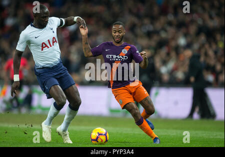 Raheem Sterling dell uomo città durante il match di Premier League tra Tottenham Hotspur e Manchester City allo Stadio di Wembley a Londra, Inghilterra il 29 ottobre 2018. Foto di Andy Rowland. . (La fotografia può essere utilizzata solo per il giornale e/o rivista scopi editoriali. www.football-dataco.com) Foto Stock