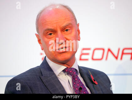 Londra, Regno Unito. 29 ott 2018. Dave Lees CEO BristolAirport parlando a operatori aeroportuali Conference che si terrà a County Hall, Londra oggi (Mon) Credito: Finnbarr Webster/Alamy Live News Foto Stock