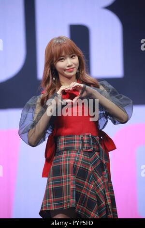 Seul in Corea. 29 ott 2018. IZONE assistere al debutto show per promuovere il loro primo album il colore*IZ a Seul, in Corea il 29 ottobre 2018.(Cina e Corea diritti) Credito: TopPhoto/Alamy Live News Foto Stock