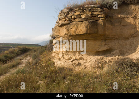 Le colline rocciose sopra San Vicente de la Sonsierra Foto Stock