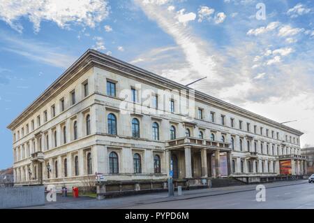 Monaco di Baviera (Germania) 4 gennaio 2018 - L'edificio delle ex Fuehrerbau costruito tra il 1933-1937 dopo i piani dell'architetto P. L. Troost Foto Stock