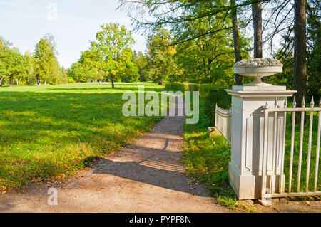 Pavlovsk, San Pietroburgo, Russia - 21 settembre 2017. Al Parco Pavlovsk territorio in Pavlovsk vicino a San Pietroburgo, Russia Foto Stock