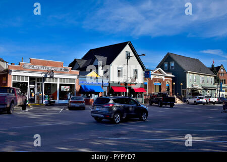 Un'immagine orizzontale dei magazzini e negozi lungo la trafficata Broad Street nella città di caseificio di Sussex New Brunswick Canada Foto Stock