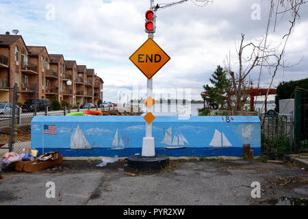 Carreggiata termina in città isola, Bronx, New York, NY Foto Stock