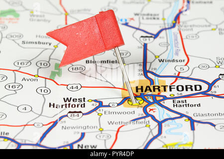 Hartford - famosa città del Connecticut. Red Flag pin su una vecchia mappa che mostra la destinazione di viaggio. Foto Stock