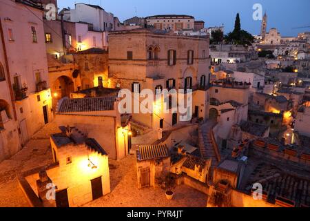 Matera in Italia meridionale. Quartieri sassi di roccia e grotta case. Foto Stock