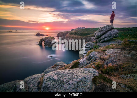 Enys Dodnan Lands End Arch Sunset Cornwall Regno Unito 2018 06 30 Foto Stock