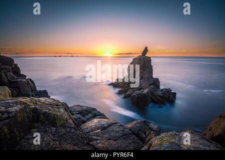 La signora irlandese tramonto Sennen Cove Cornwall Regno Unito 2018 09 24 Foto Stock