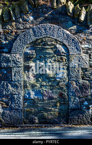 Lunga vista di Meadfoot Beach in South Devon, Regno Unito. Foto Stock