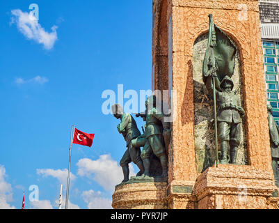 La Repubblica un monumento per commemorare la formazione della repubblica turca a Piazza Taksim, Beyoglu district. Istanbul, Turchia. Foto Stock