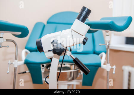 Close up colposcope sullo sfondo della sedia ginecologica Foto Stock