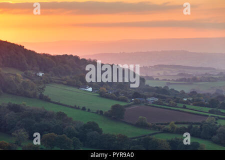 Tramonto sulla campagna gallese in Monmouthshire, Galles. Foto Stock