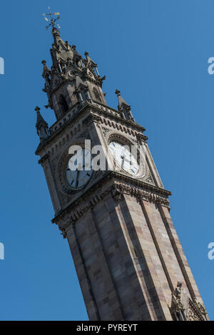 L'Albert Memorial Clock situato presso il Queen Square a Belfast, Irlanda del Nord, Regno Unito Foto Stock