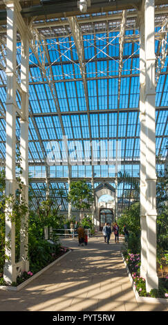 L'ingresso per il recentemente ristrutturato Casa temperate a Kew Gardens Foto Stock