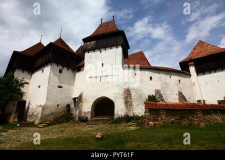 Chiesa fortificata nel villaggio sassone di Viscri in Transilvania, Romania Foto Stock