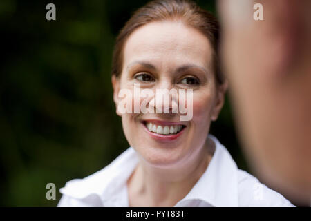 Sorridente donna latinoamericana. Foto Stock