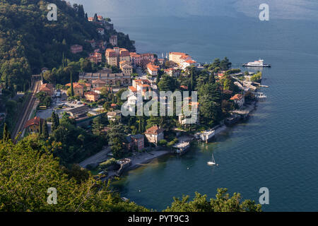 Il comune di Varenna sul lago di Como in Italia settentrionale Foto Stock