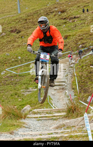 Fort William, Scotland, Regno Unito - 2011/06/05: UCI DI COPPA DEL MONDO DI Discesa MTB vicino a Fort William Foto Stock