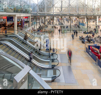 Occupata la stazione Paddington di Londra. L'inizio della Great Western Railway GWR, creato da Brunel. Foto Stock