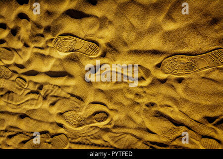 Piedi stampe su una spiaggia, Chatelaillon-Plage, Charente-Maritime reparto, Nouvelle-Aquitaine, Francia Foto Stock
