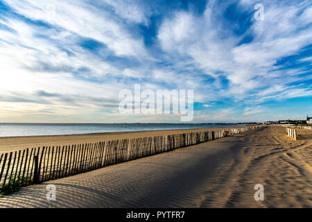 Spiaggia al tramonto, Chatelaillon-Plage, Charente-Maritime reparto, Nouvelle-Aquitaine, Francia Foto Stock