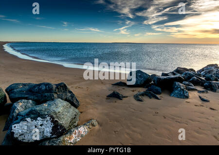 Spiaggia al tramonto, Chatelaillon-Plage, Charente-Maritime reparto, Nouvelle-Aquitaine, Francia Foto Stock